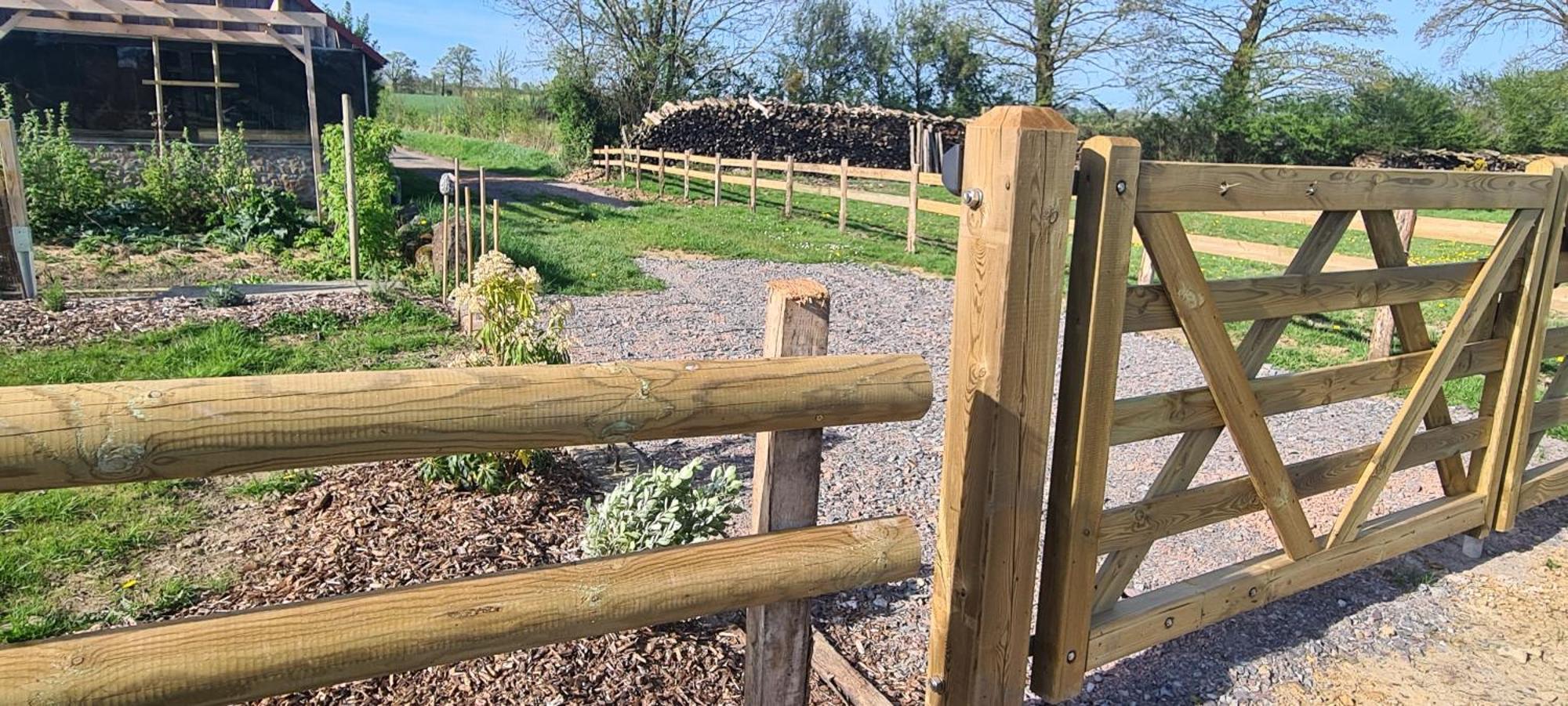 Roulotte A La Ferme Buissonniere Villa La Lande-de-Louge Buitenkant foto