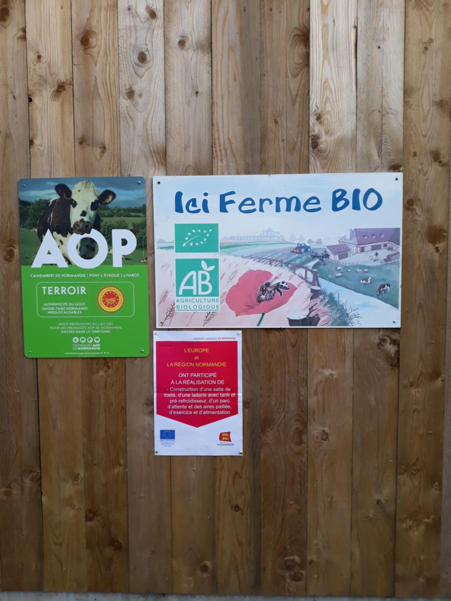 Roulotte A La Ferme Buissonniere Villa La Lande-de-Louge Buitenkant foto