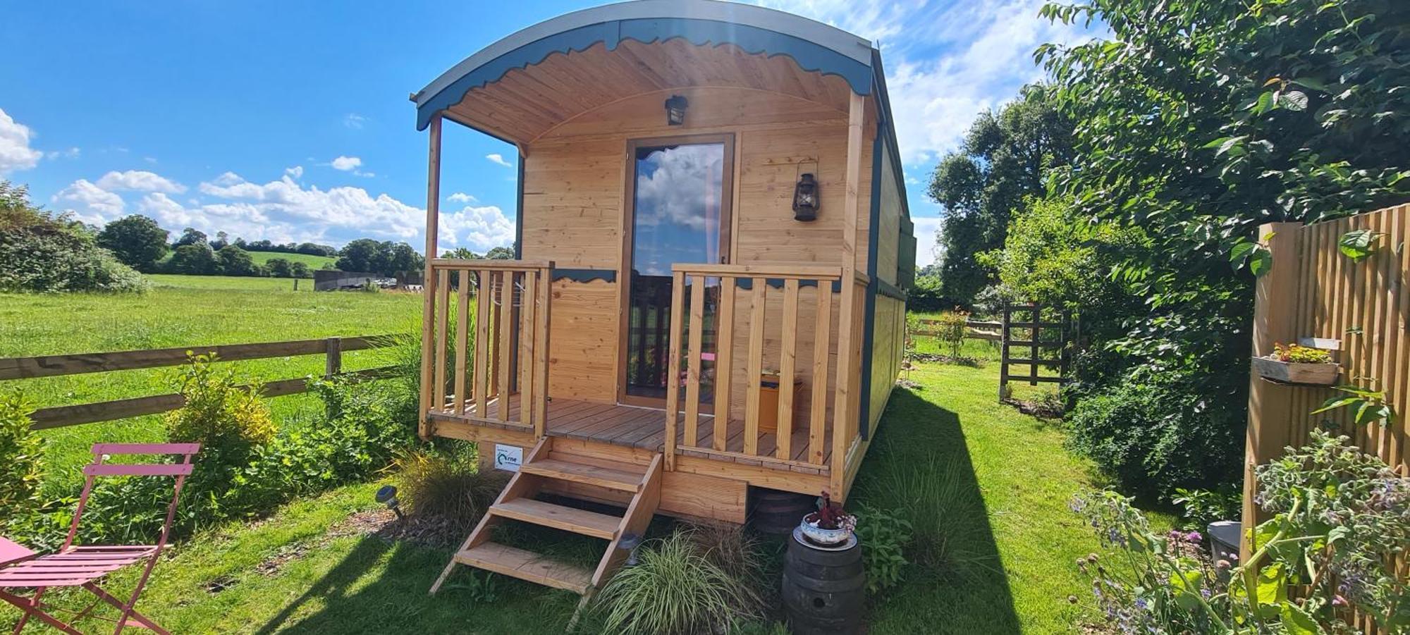 Roulotte A La Ferme Buissonniere Villa La Lande-de-Louge Buitenkant foto