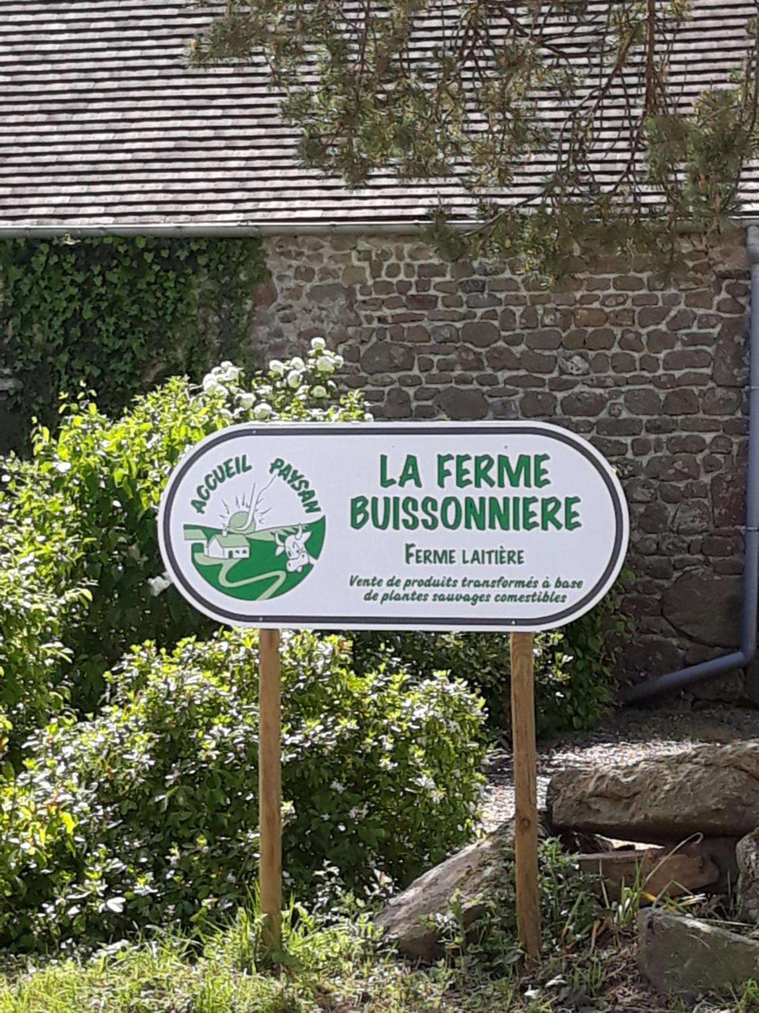 Roulotte A La Ferme Buissonniere Villa La Lande-de-Louge Buitenkant foto